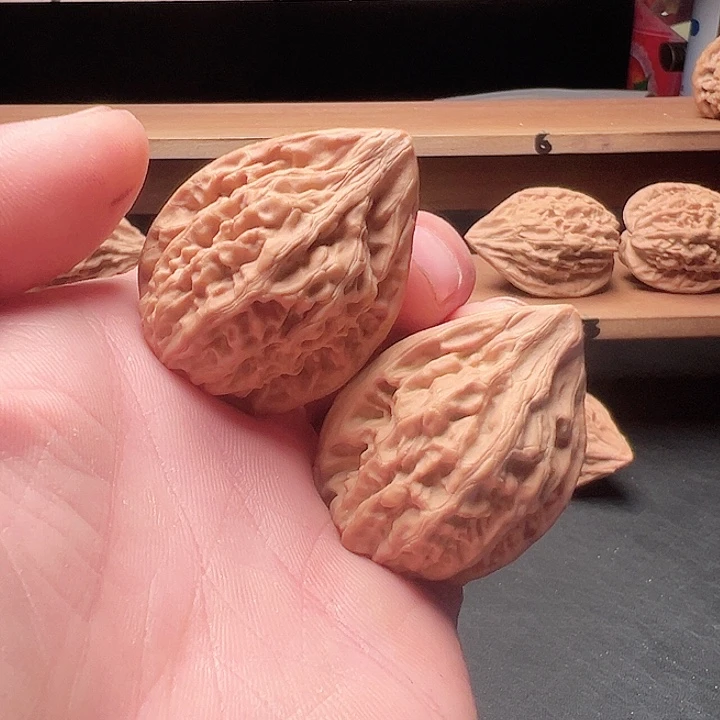 文玩核桃把件大**利红缨枪