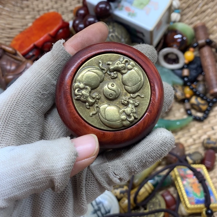 梁****手工艺品琉璃头条的小鲜肉太可爱了笑起来还是特别不同