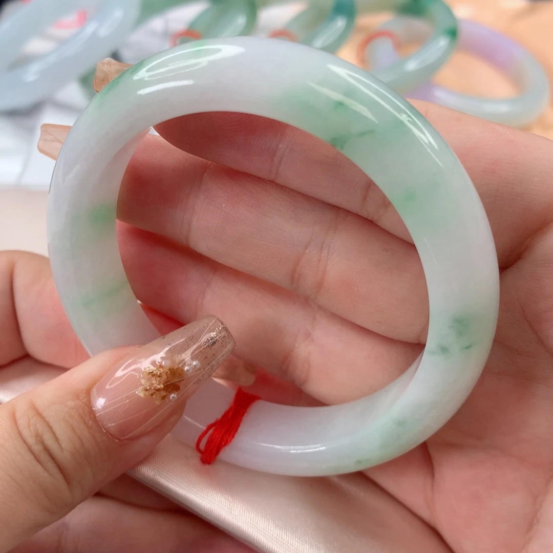 翡翠手镯未镶嵌55圈口