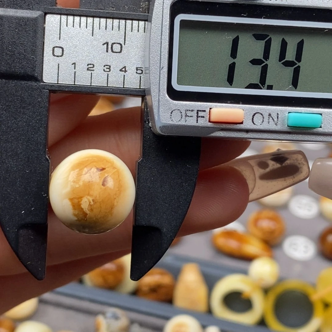 琥珀未镶嵌耳饰圆珠