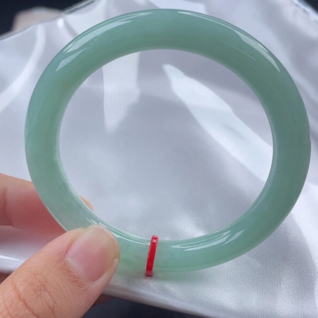 翡翠手镯（圆镯）未镶嵌53.8圈