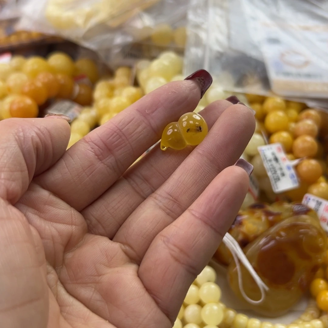 琥珀珠宝奇石未镶嵌