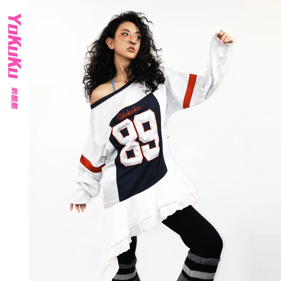 哟酷酷（爱丽丝梦境）美式复古不规则蕾丝拼接斜肩运动长袖上衣裙子