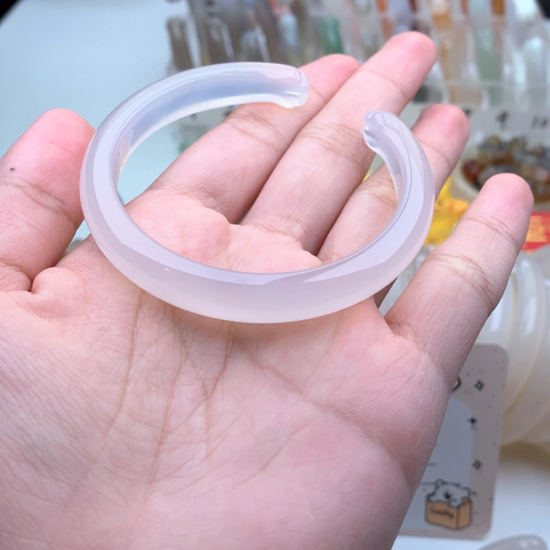 玛瑙/玉髓手镯未镶嵌筱*