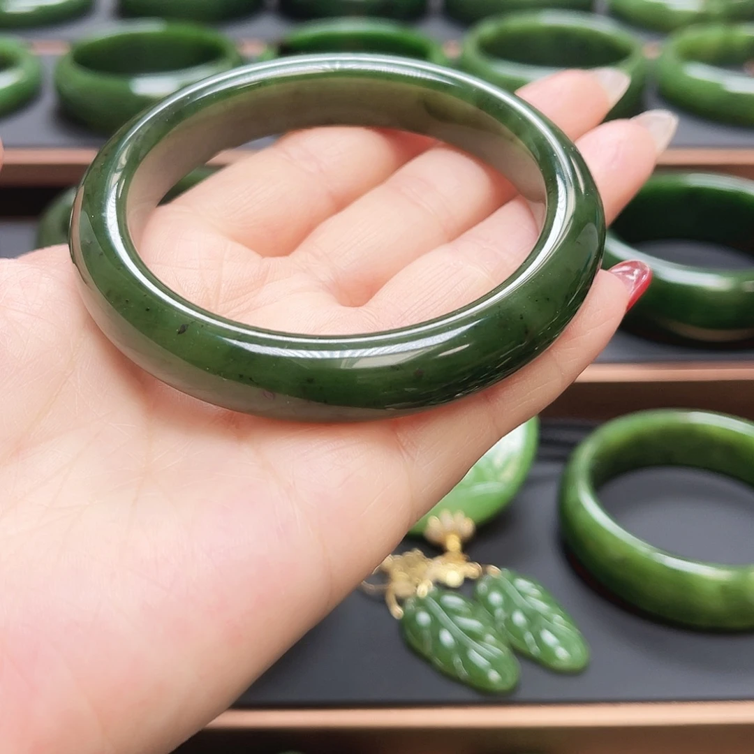 和田玉（碧玉）未镶嵌手镯