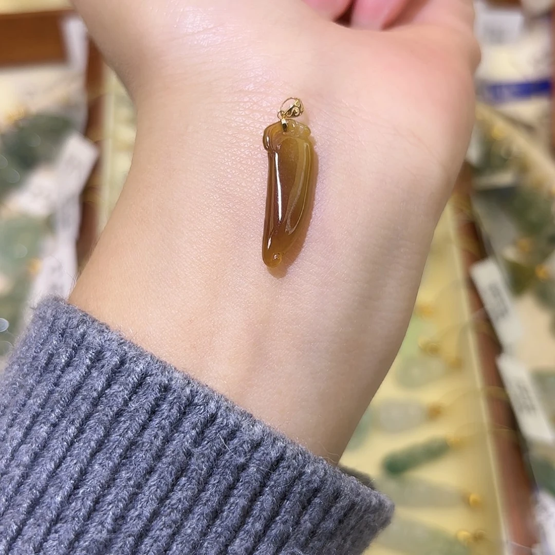 翡翠18K金镶嵌颈饰福瓜