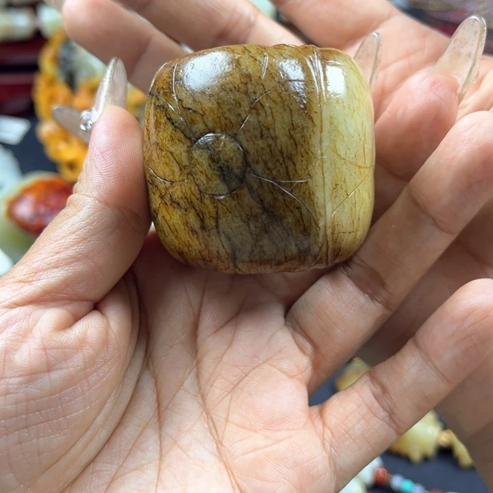 甲***木未镶嵌和田玉挂件