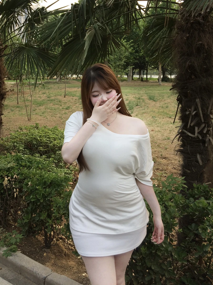 微胖2025年夏季新款韩系纯欲温柔露肩T恤宽松慵懒显瘦欧若风上衣
