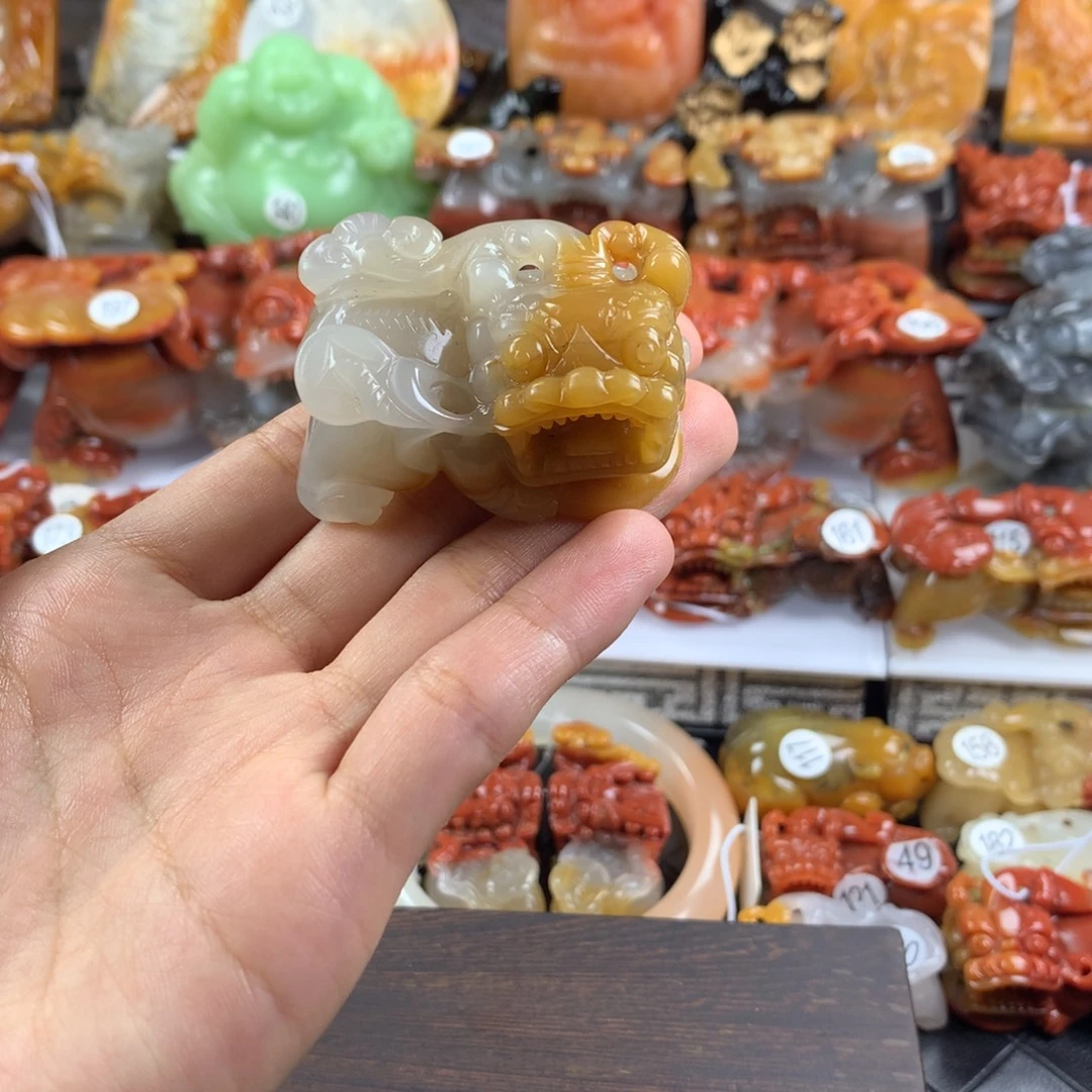 石英质玉（黄龙玉）未镶嵌挂件