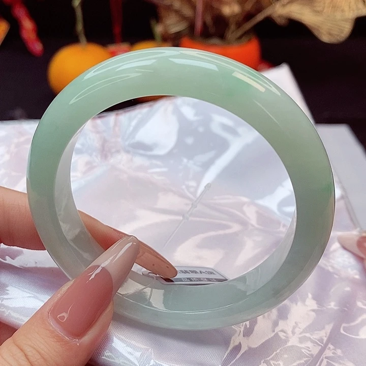 翡翠手镯未镶嵌小***熈58圈