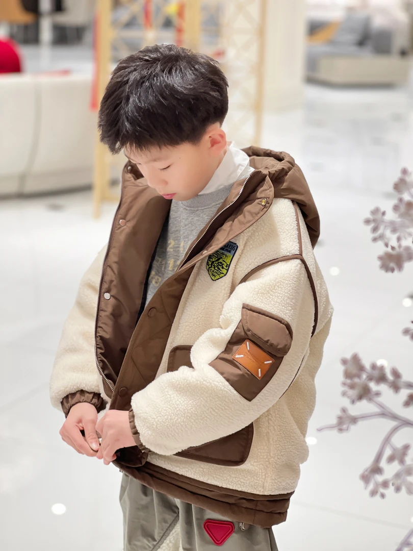 亿洋潮牌童装“杂志潮娃”儿童冬季加棉棉服B5473