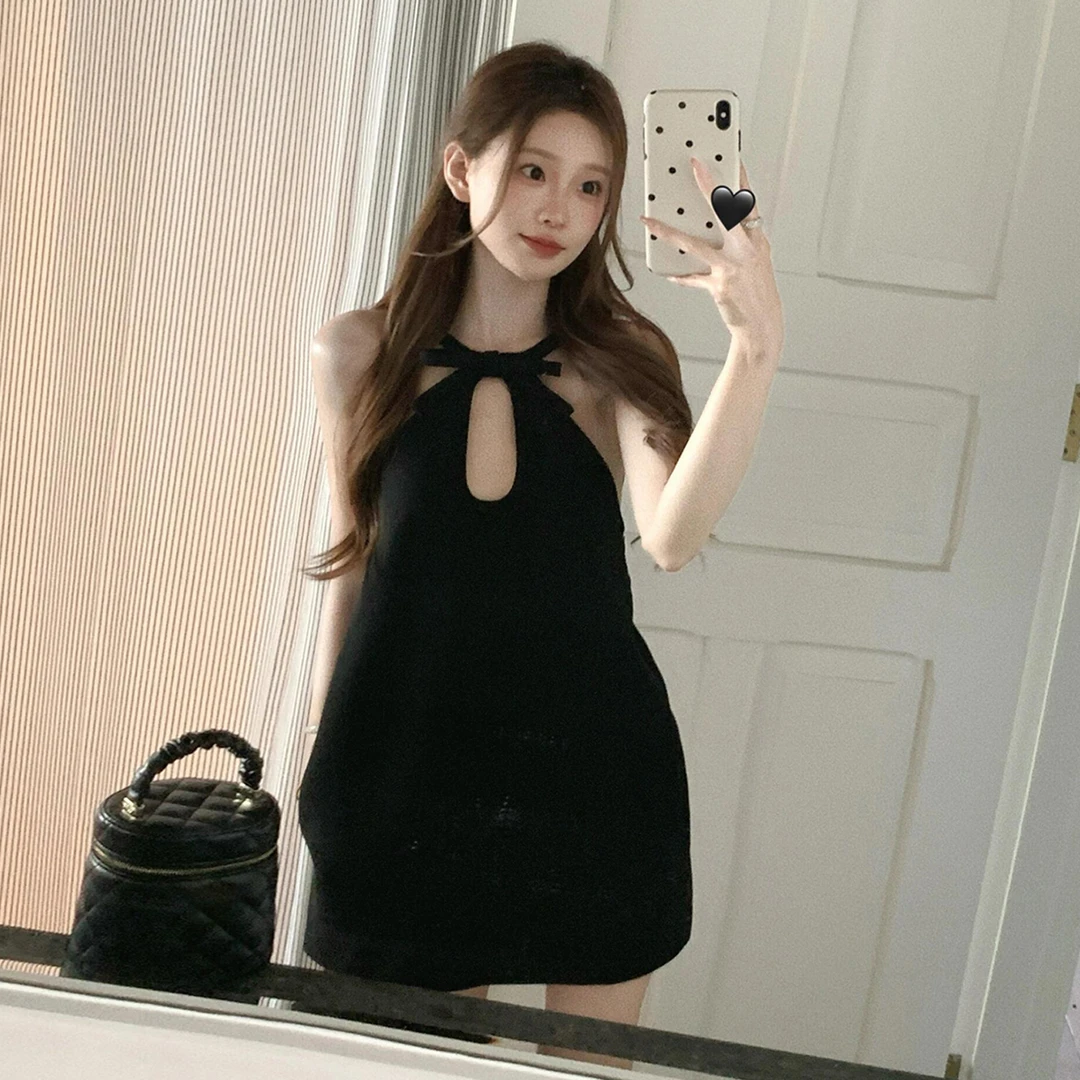 2025新款千金风miu系黑色挂脖吊带连衣裙子女夏季气质a字露背短裙