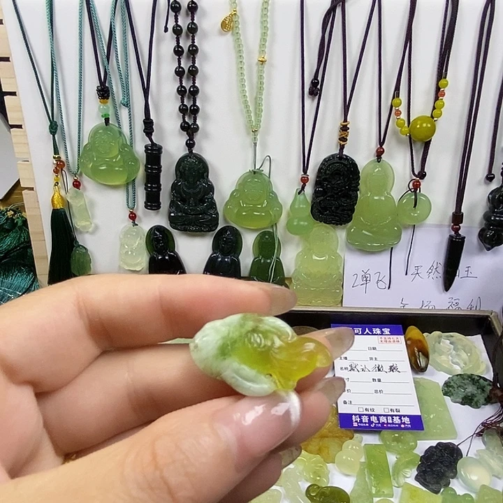 蛇纹石玉未镶嵌颈饰76