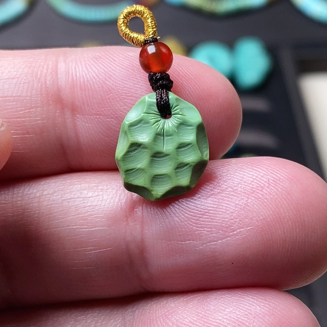 绿松石未镶嵌颈饰