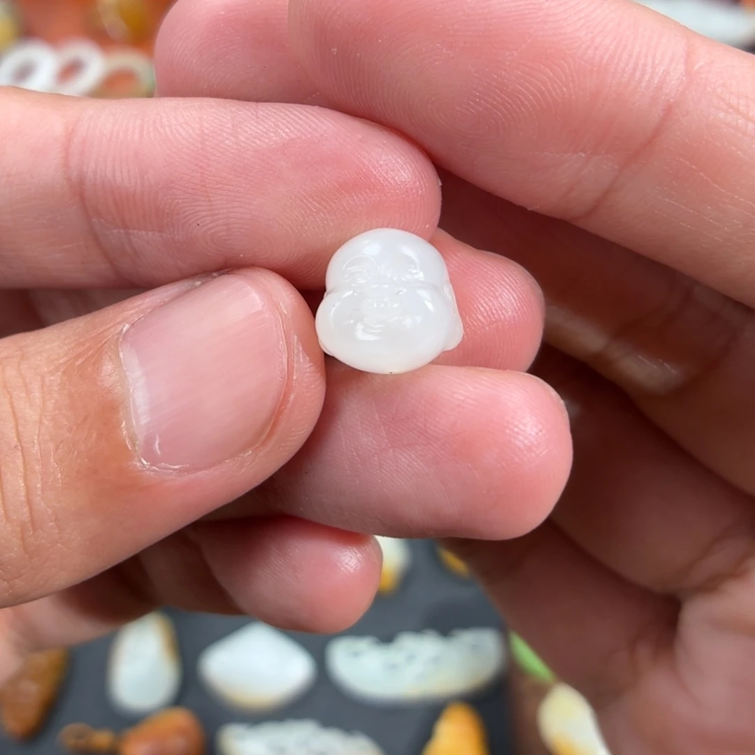 玉***宝和田玉未镶嵌颈饰