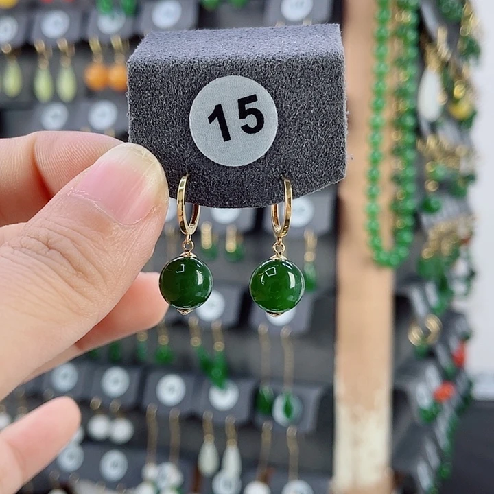 18K金镶嵌和田玉耳饰