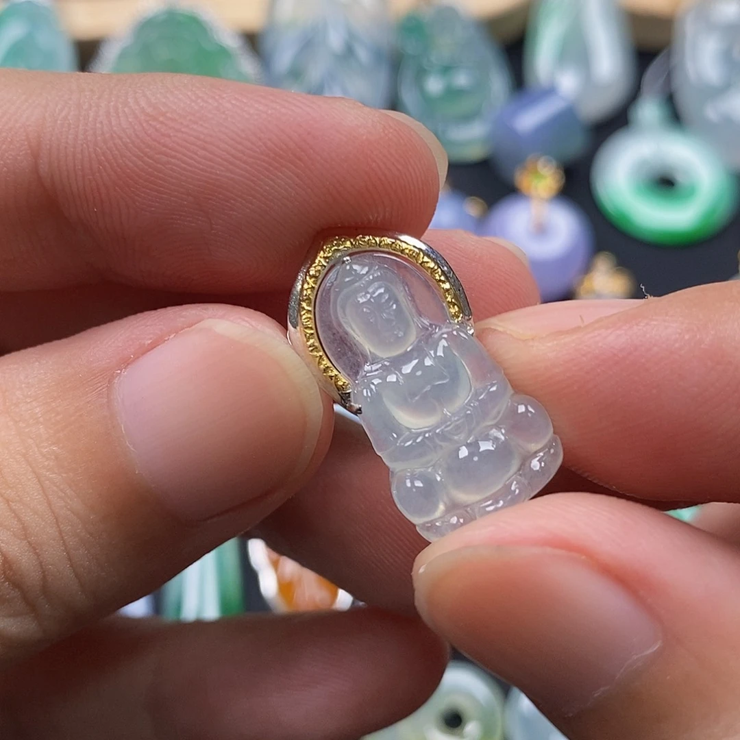 翡翠18K金镶嵌颈饰翡翠