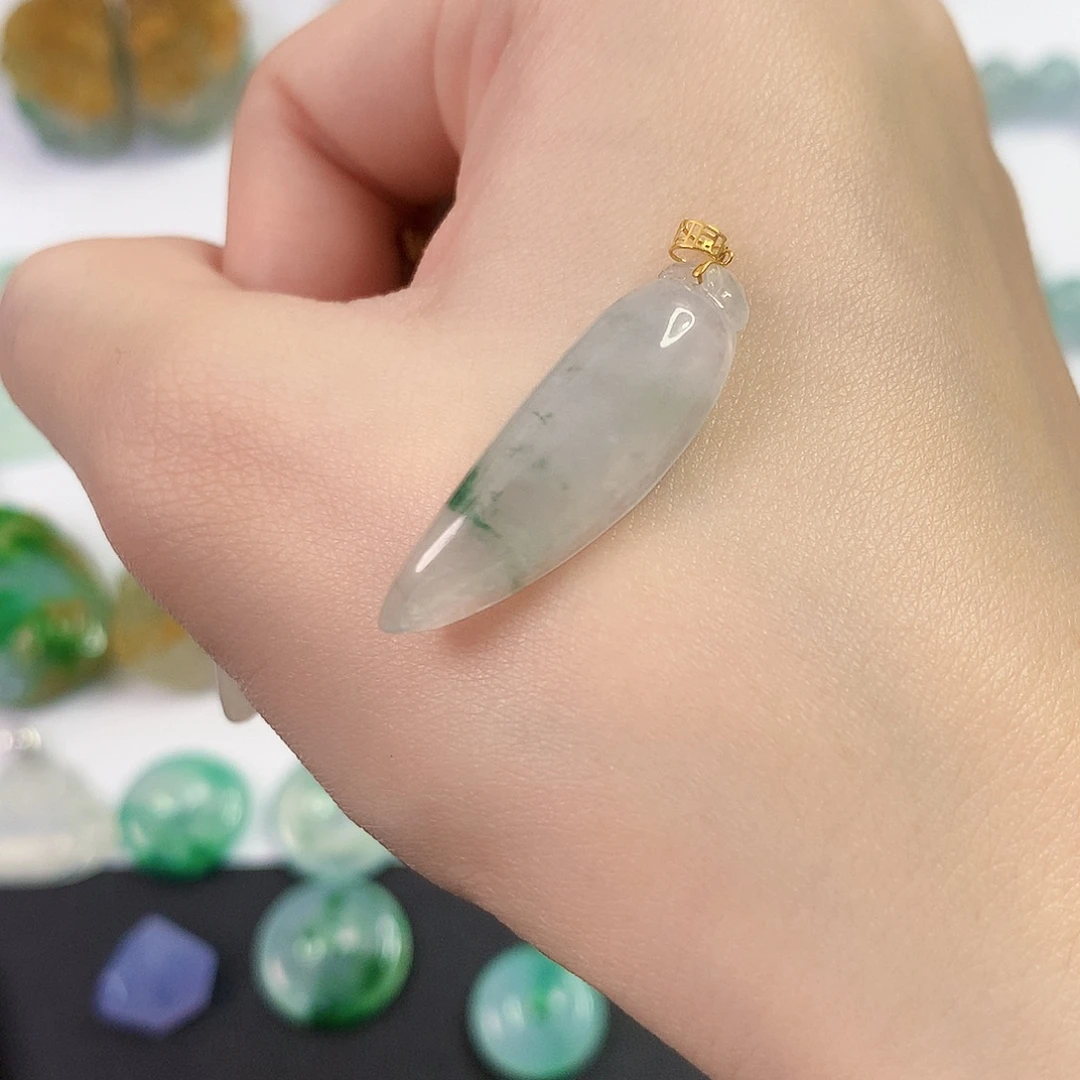 甜***裙翡翠18K金镶嵌颈饰福瓜