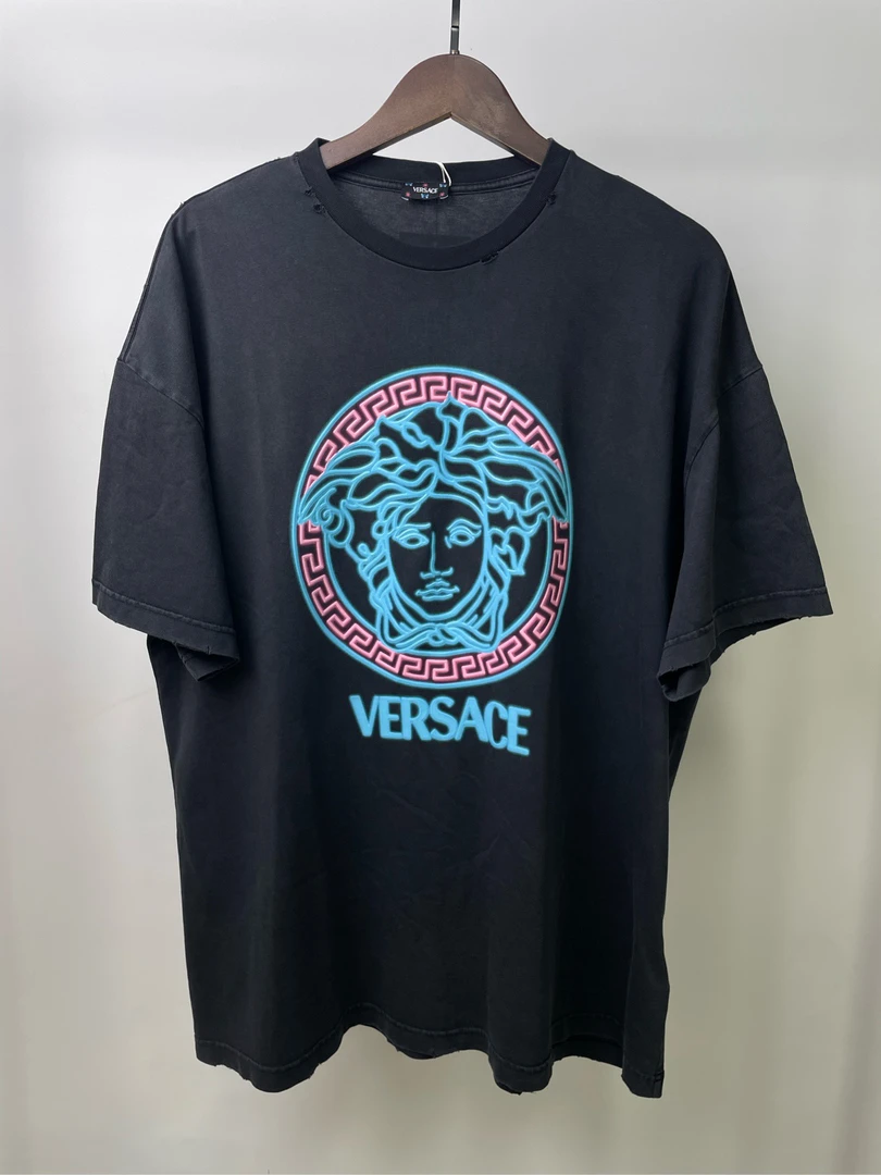 全新未使用 VERSACE/范思哲 做旧字母人像短袖/44码/252239