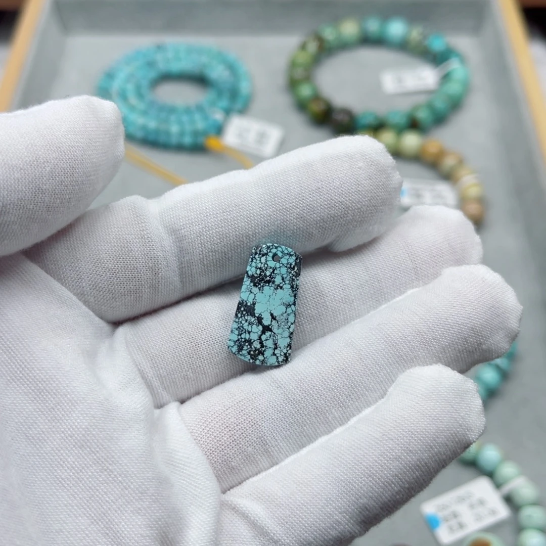 绿松石未镶嵌挂件