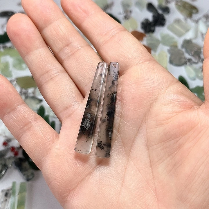 C***佳蛇纹石玉未镶嵌耳环
