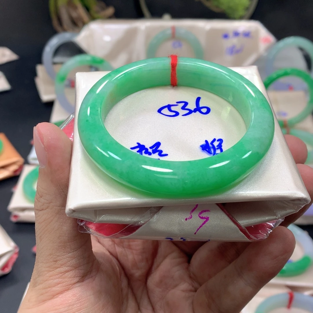 未镶嵌手镯翡翠翡翠