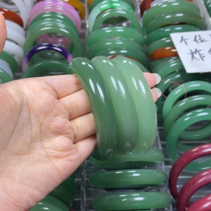 未镶嵌手镯石英质玉