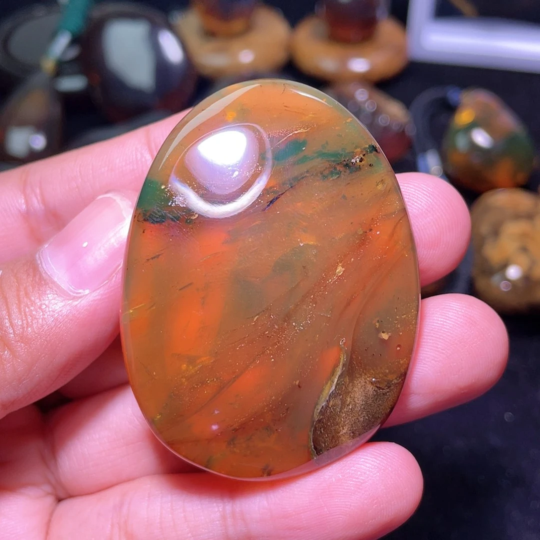 琥珀裸石未镶嵌，