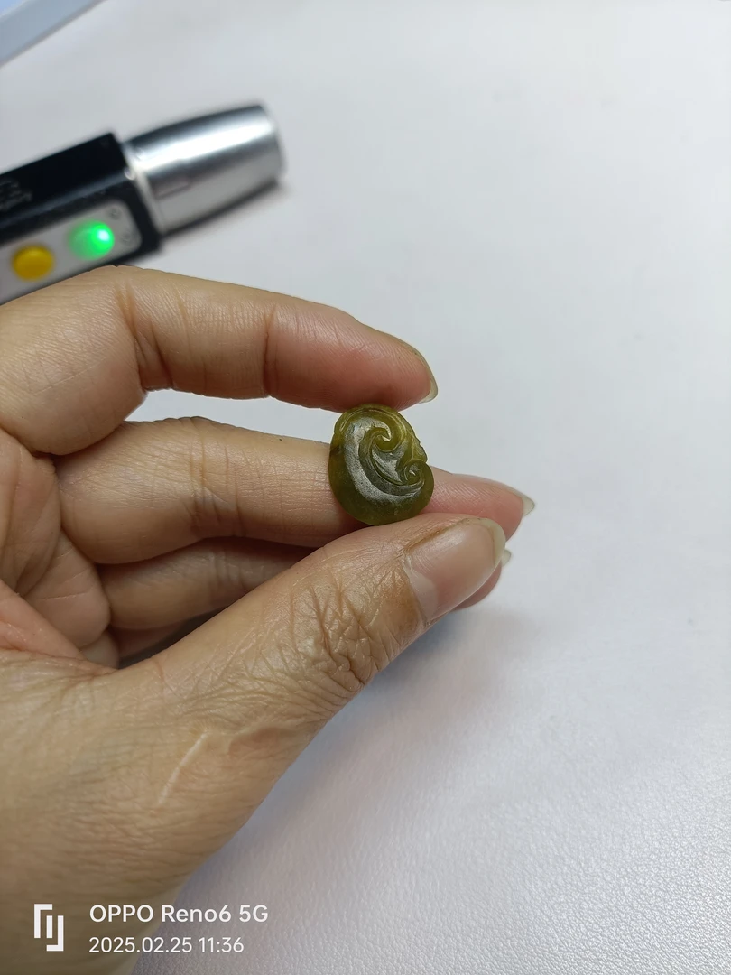 天然缅甸翡翠挂件