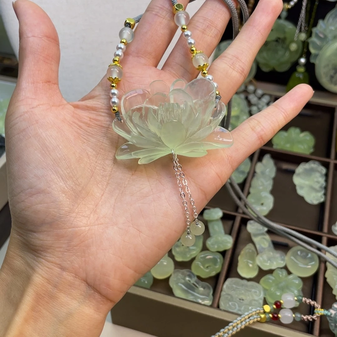 蛇纹石玉未镶嵌颈饰