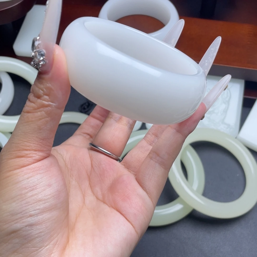 小****【兰琴珠宝】55大宽轮胎脂白