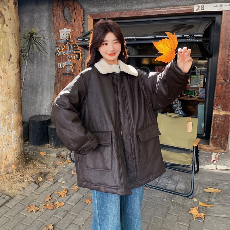 羊羔毛拼接PU皮羽绒服女2024冬季新款高级感美拉德白鸭绒内胆外套