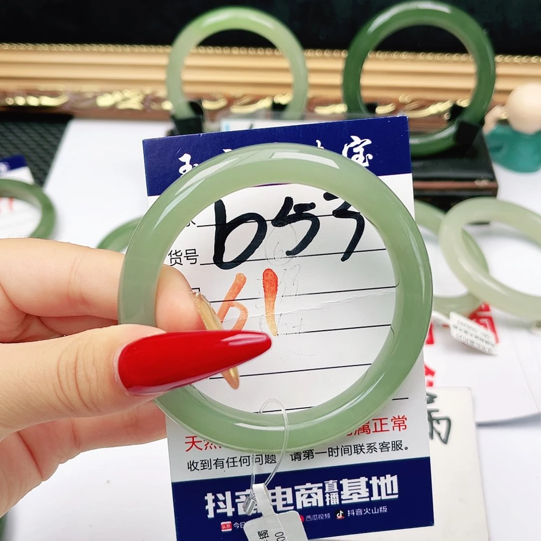 和田玉手镯未镶嵌辛*