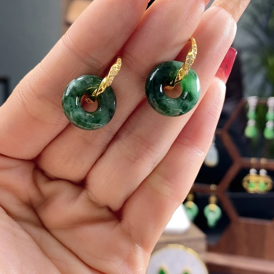 翡翠耳饰未镶嵌翡翠