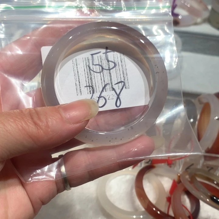 玛瑙/玉髓手镯未镶嵌55