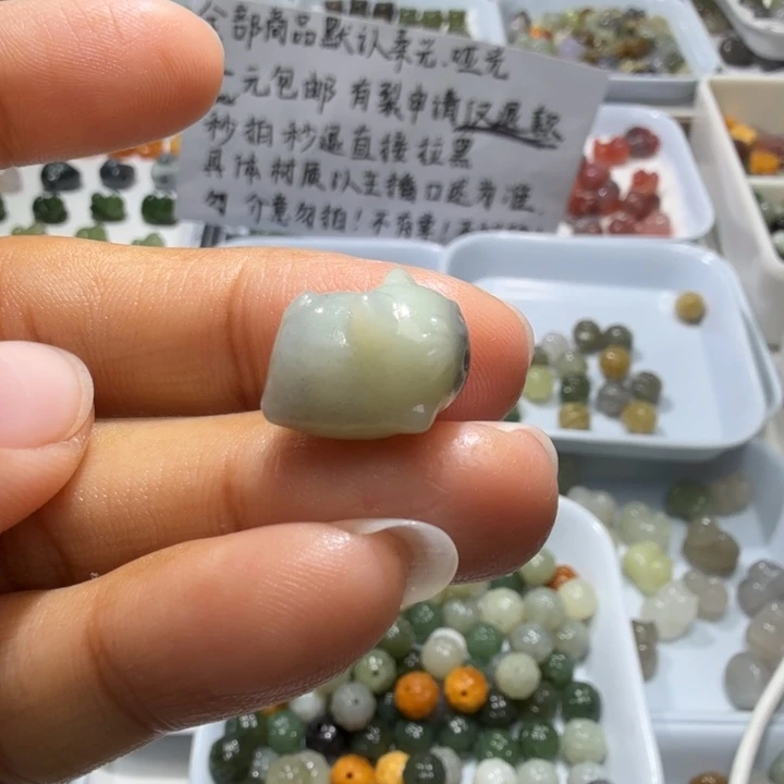 麻***奶和田玉未镶嵌珠宝奇石