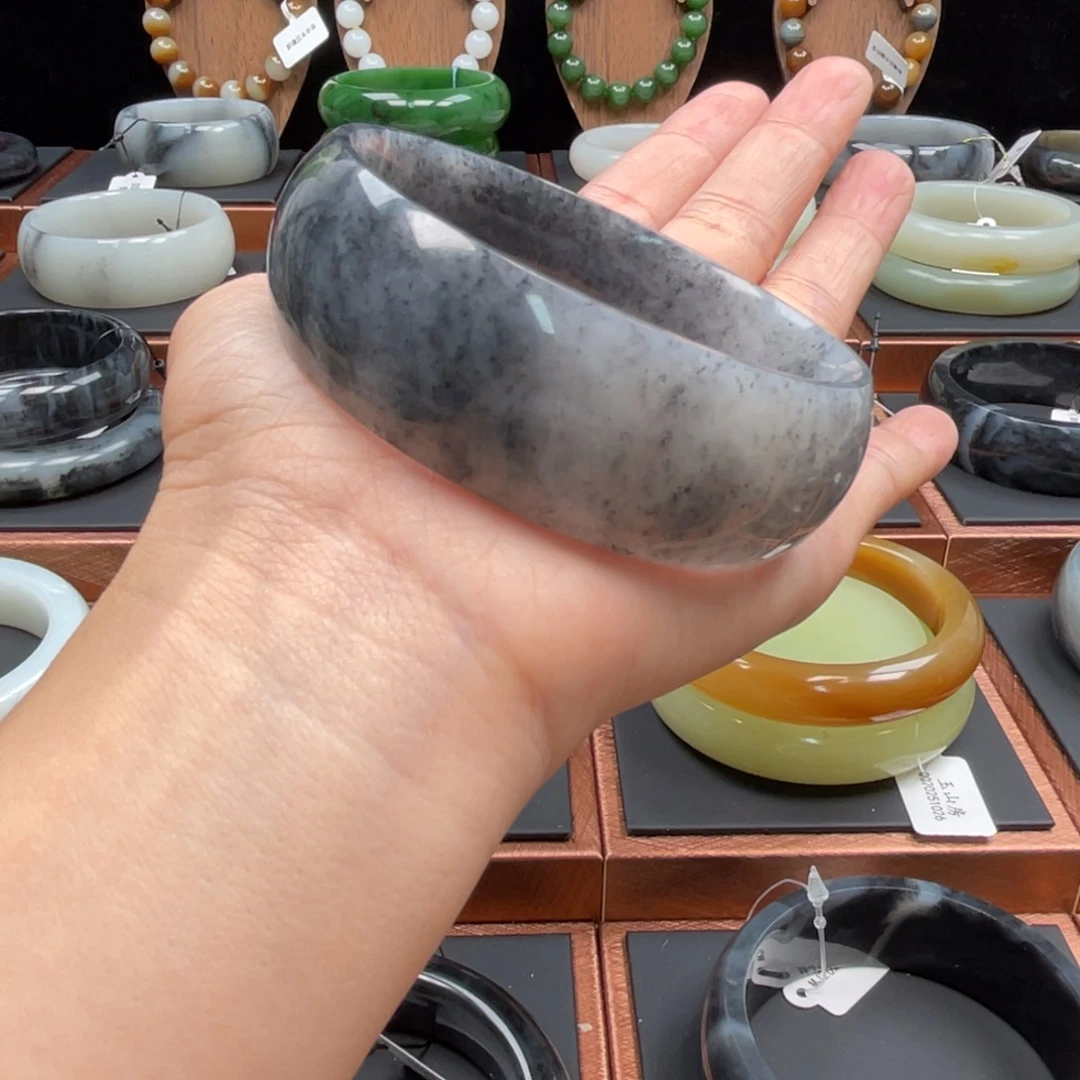 和田玉未镶嵌手镯