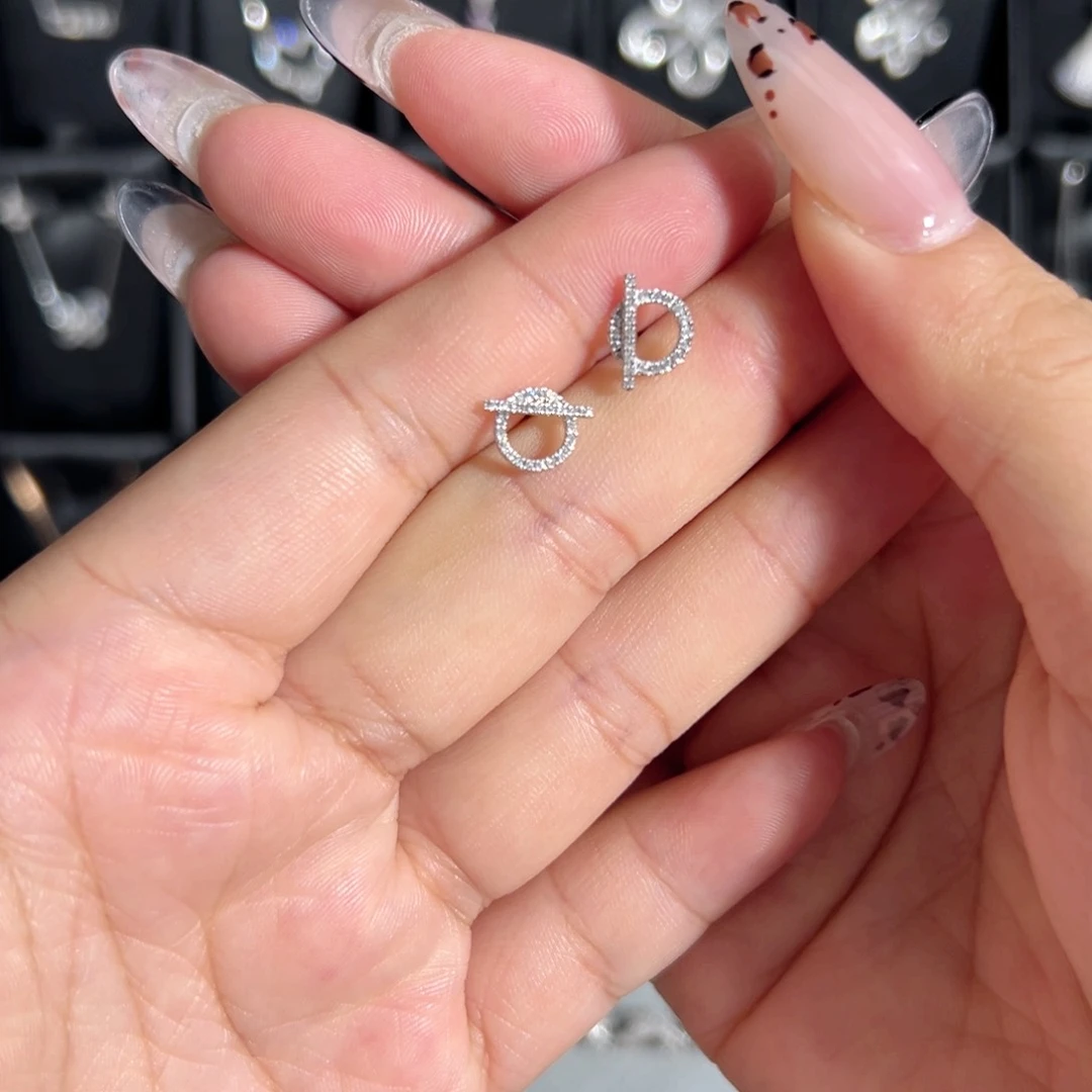 铂Pt950镶嵌耳饰钻石小q耳钉