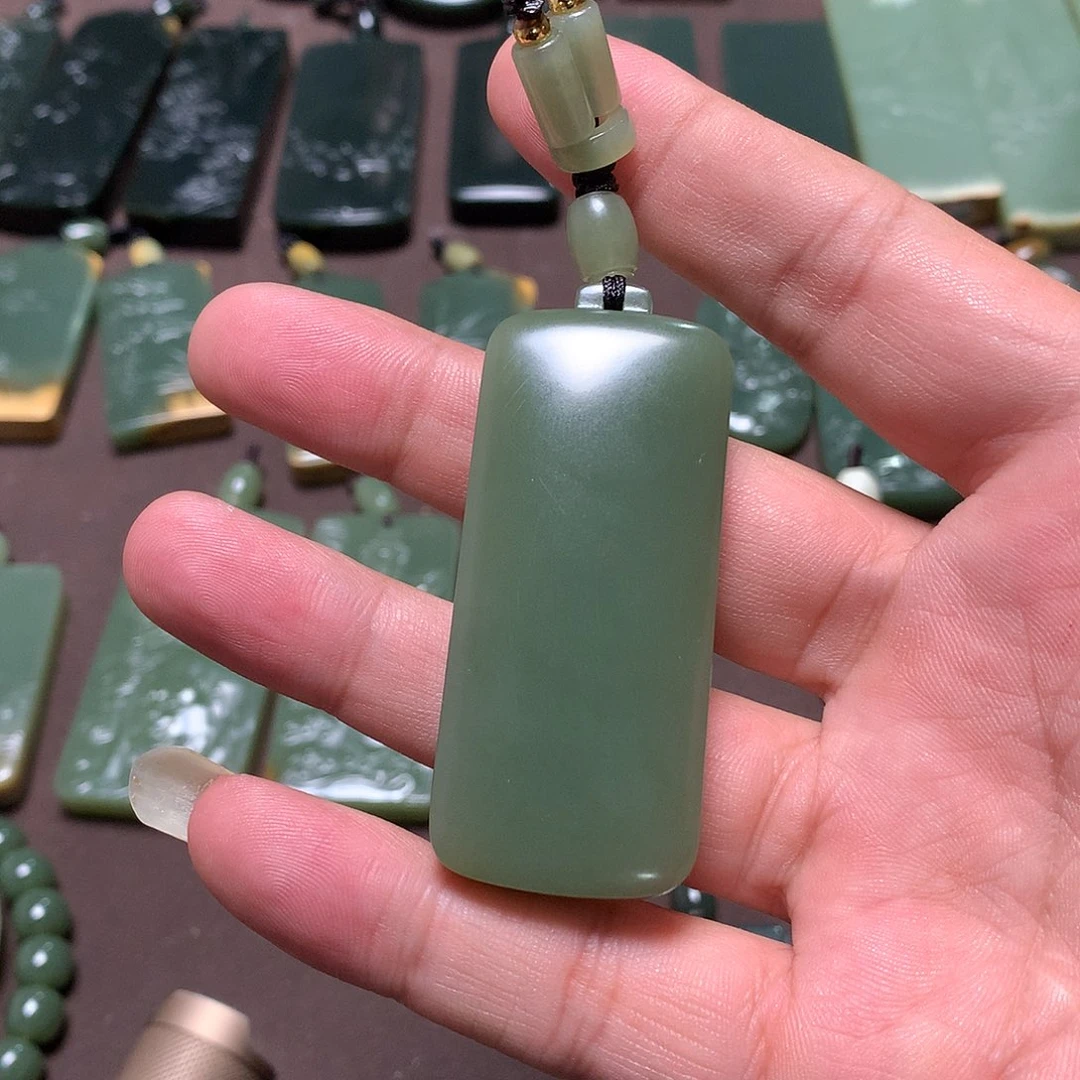 毕***玉岫岩河磨玉（透闪石质玉）未镶嵌颈饰