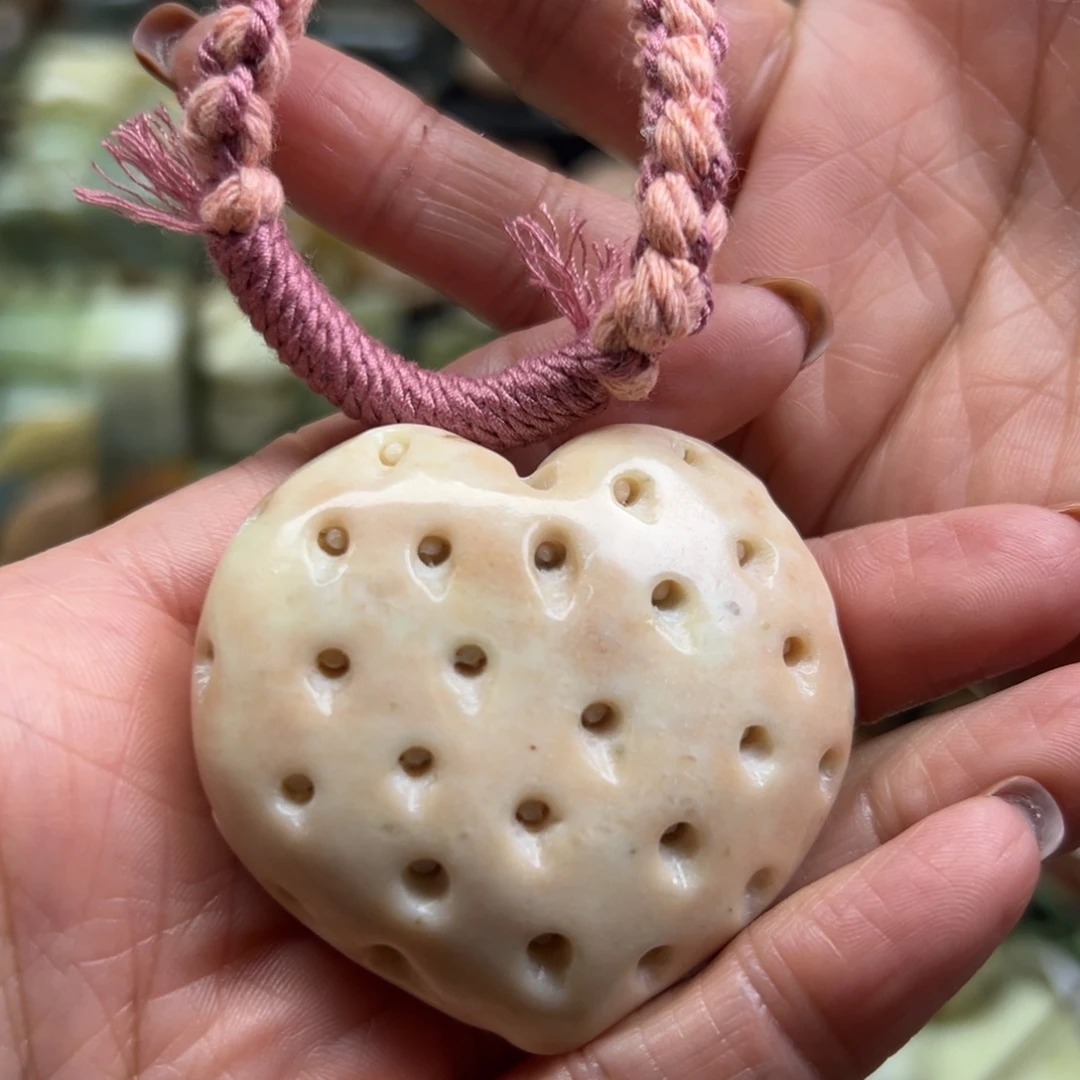 岫玉未镶嵌颈饰辽阳粉草莓