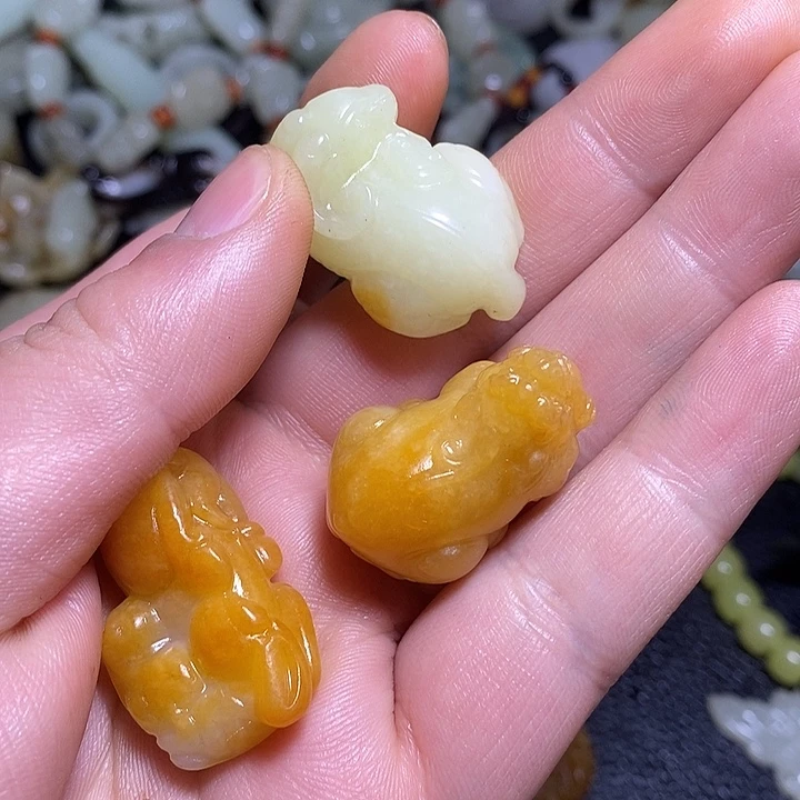 战***红和田玉（子料）未镶嵌颈饰