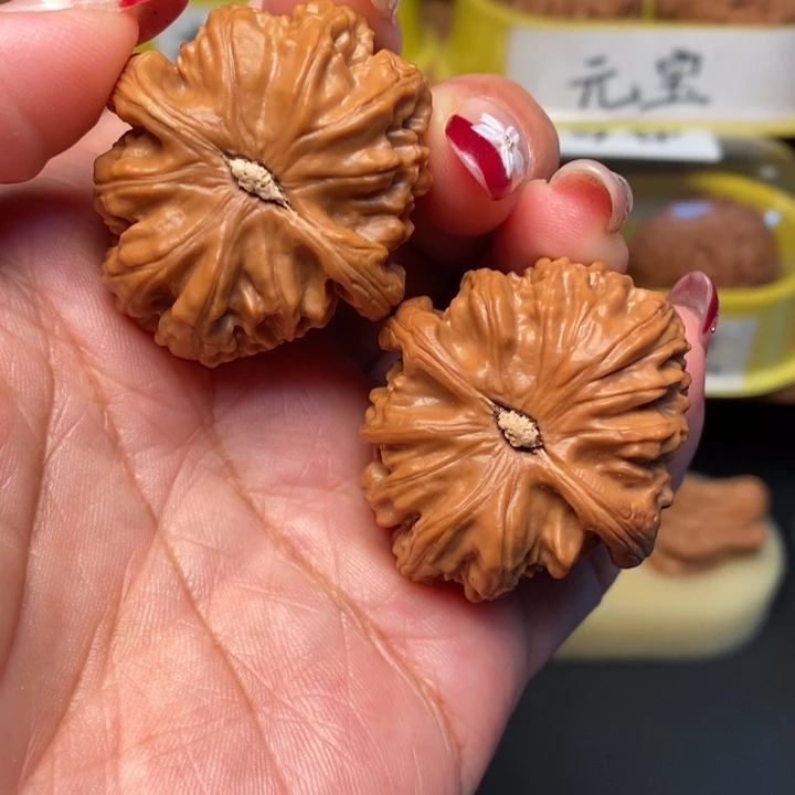 文玩核桃吊坠36白狮子