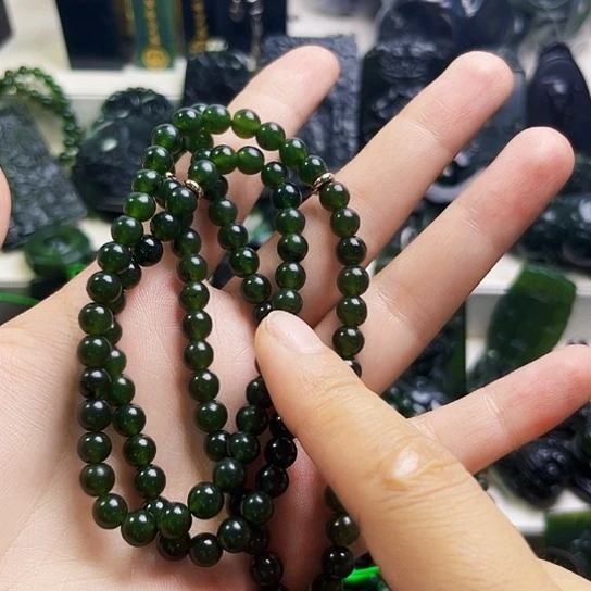 酉***谈蛇纹石玉未镶嵌颈饰