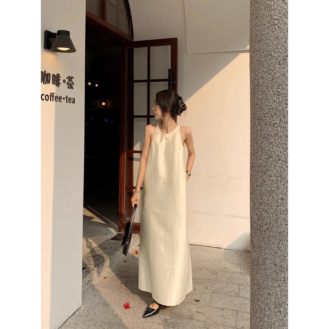 法式极简缎面光感挂脖连衣裙女夏季度假风高级感气质显瘦无袖长裙