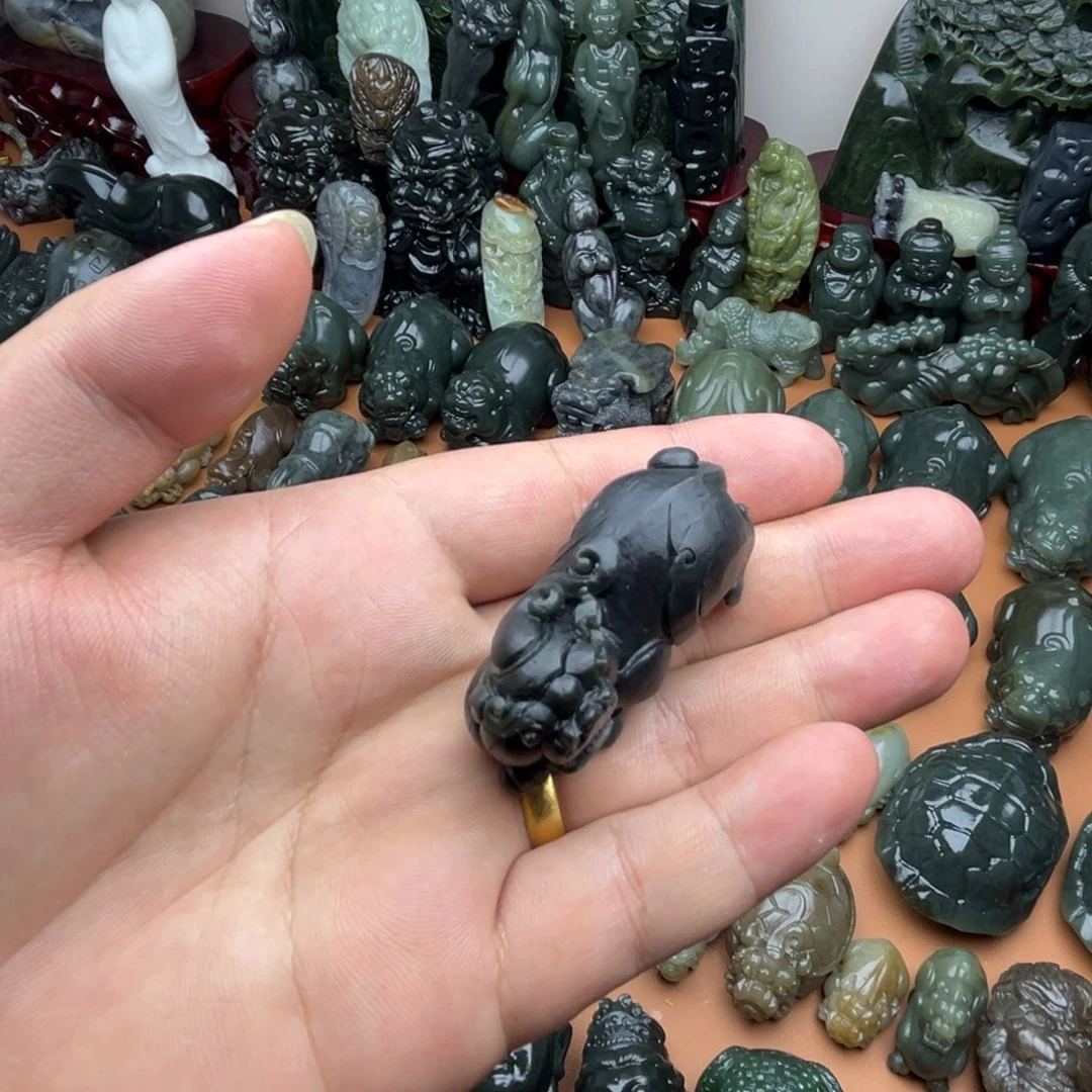 和田玉未镶嵌把件