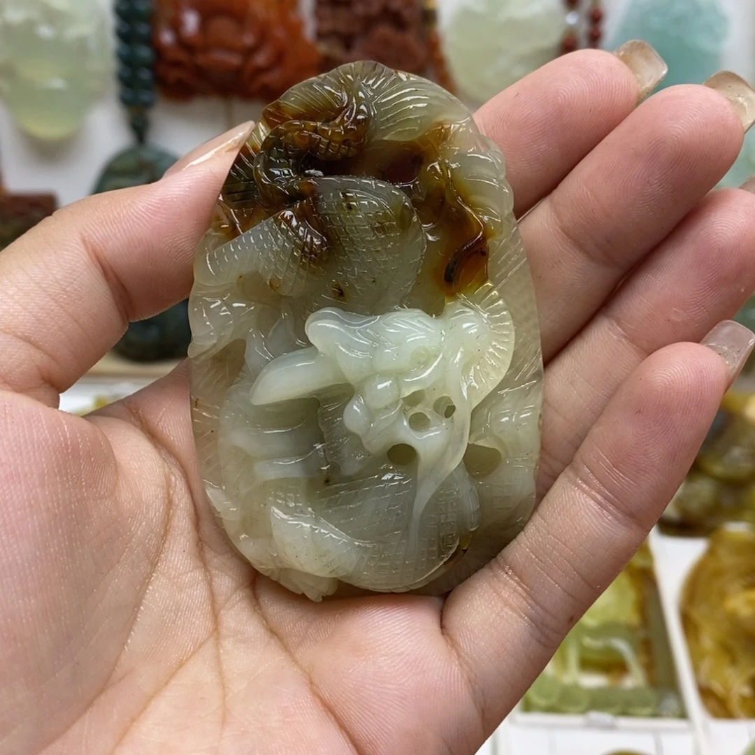 蛇纹石玉未镶嵌颈饰