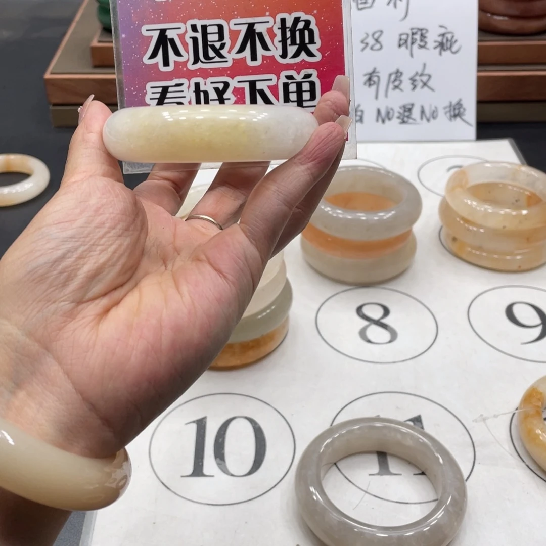 所****石英质玉手镯未镶嵌