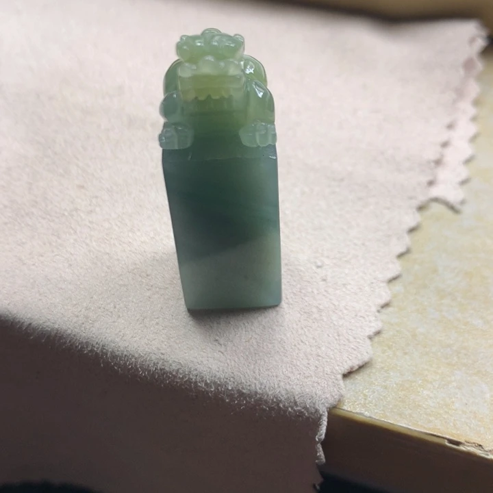 翡翠颈饰未镶嵌吊坠