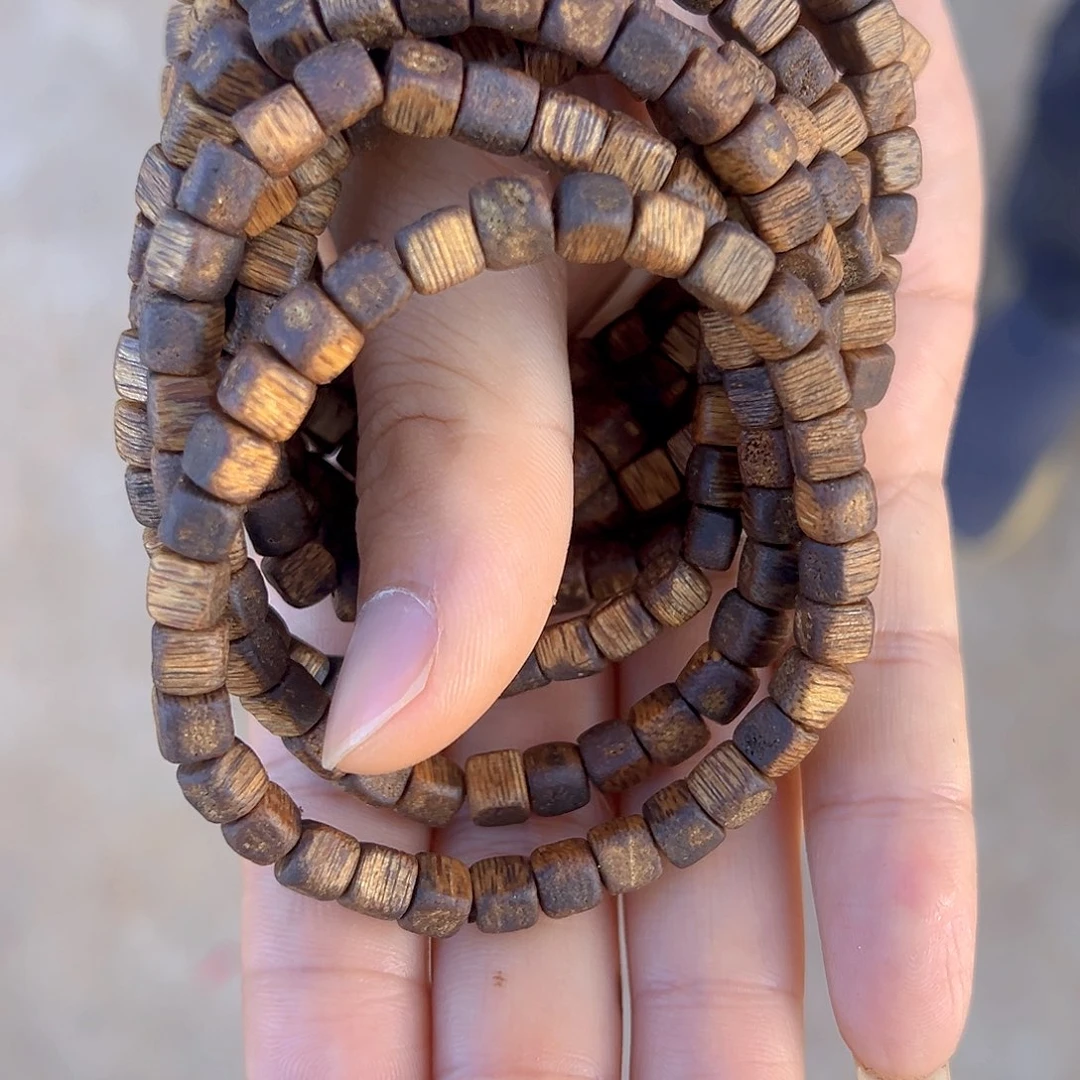 沉香手串海南四方珠绿棋，多样性发货一条