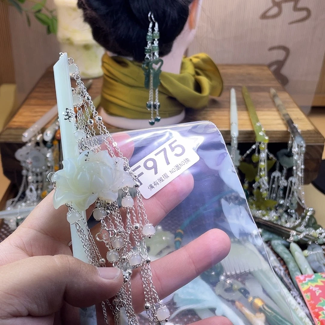 蛇纹石玉发饰未镶嵌熊***格